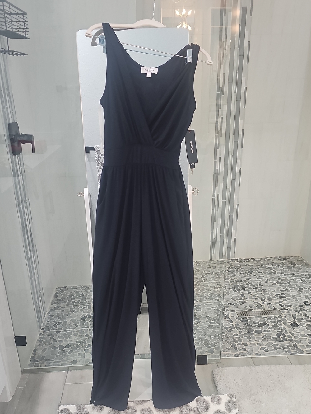Gilli Black Sleeveless V-Neck Jumpsuit